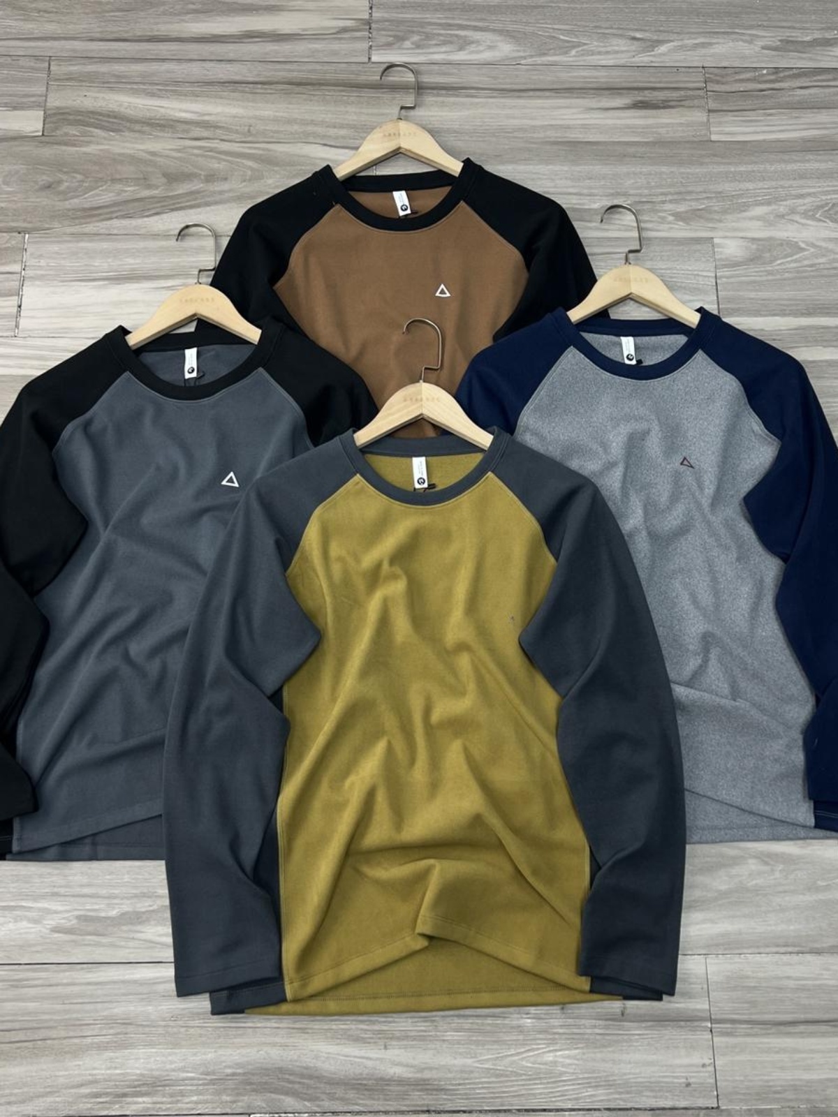 Outdoor Power Source - Doppelseitiger Merinowoll-Hoodie mit Schultereinlage, Sportlicher Rundhals,